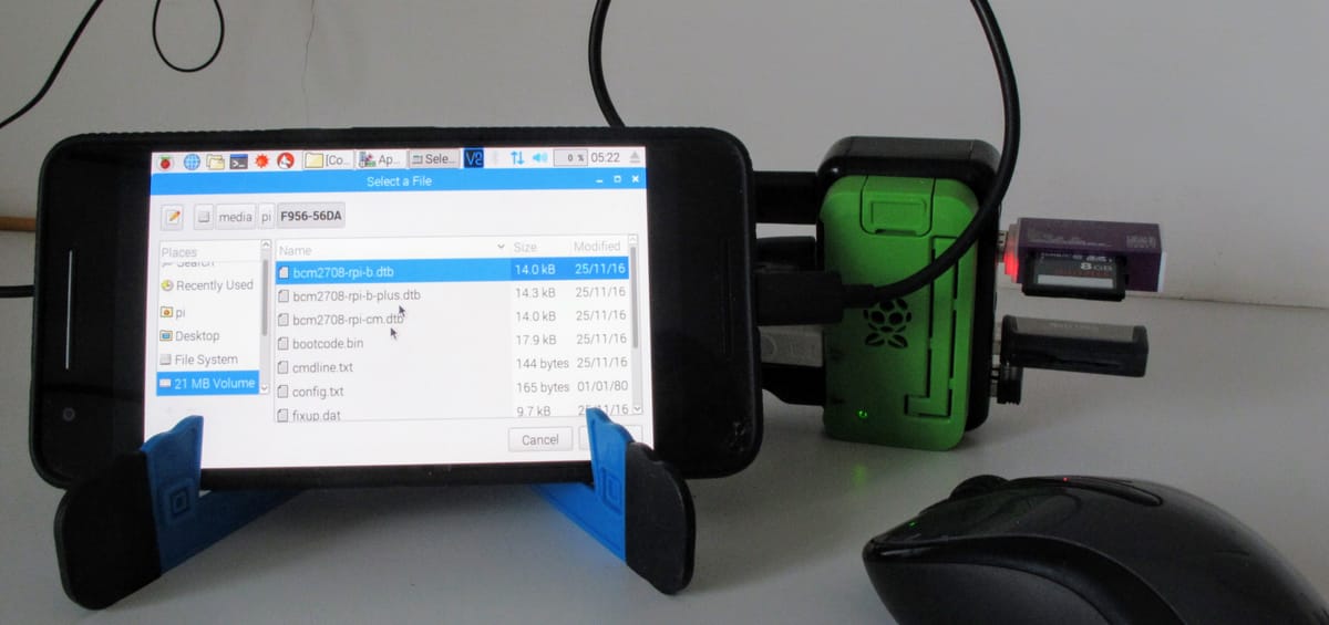 Raspberry Pi Zero & Powered USB Hub - the Ultimate Traveler's Gadget